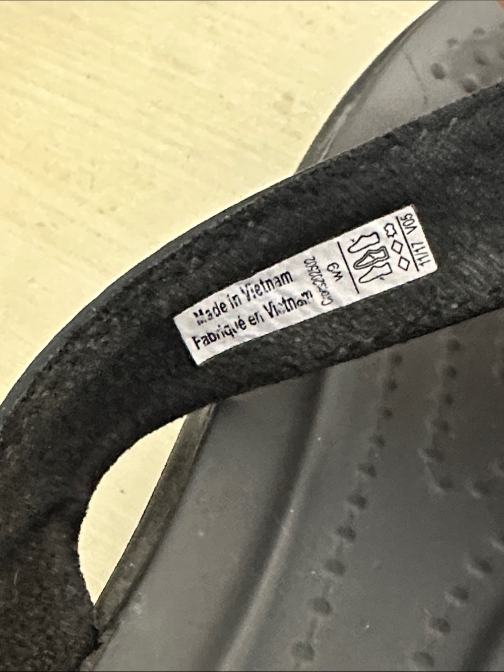 CROCS Black Comfort capri V Flip Flops - Picture 9 of 9